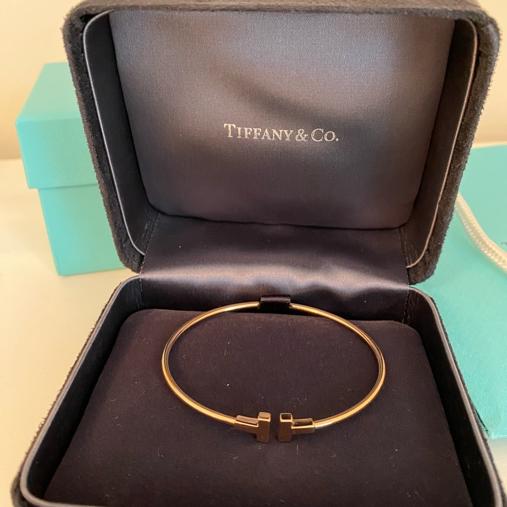 Tiffany T Narrow Wire Bracelet in 18k Gold